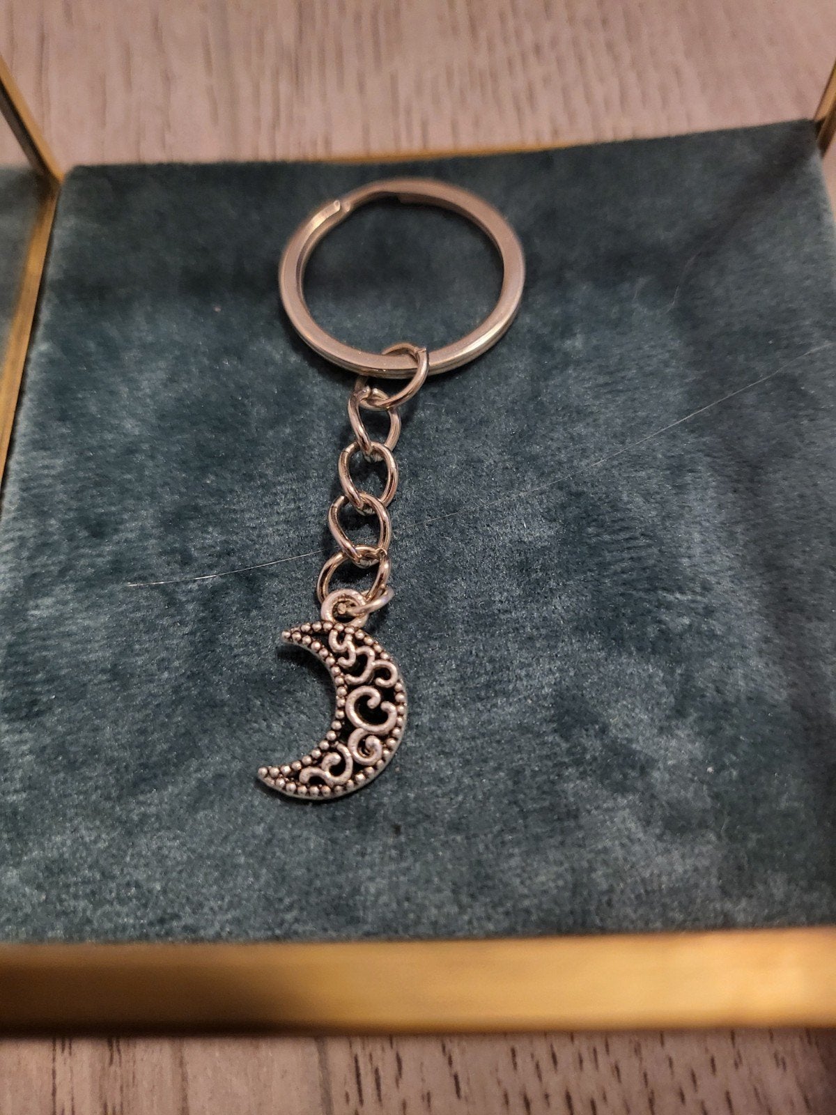 Sleutelhanger met maanbedel - Nieuw, Ophalen of Verzenden, Nieuw, Overige typen