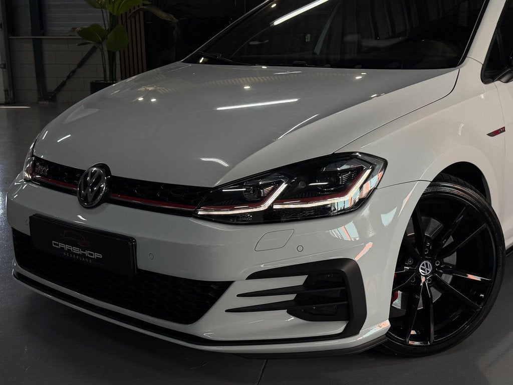 Volkswagen Golf 2.0 TSI GTI Performance DSG 245PK PANO/FULL!, 1345 kg, Stof, Gebruikt, 4 cilinders