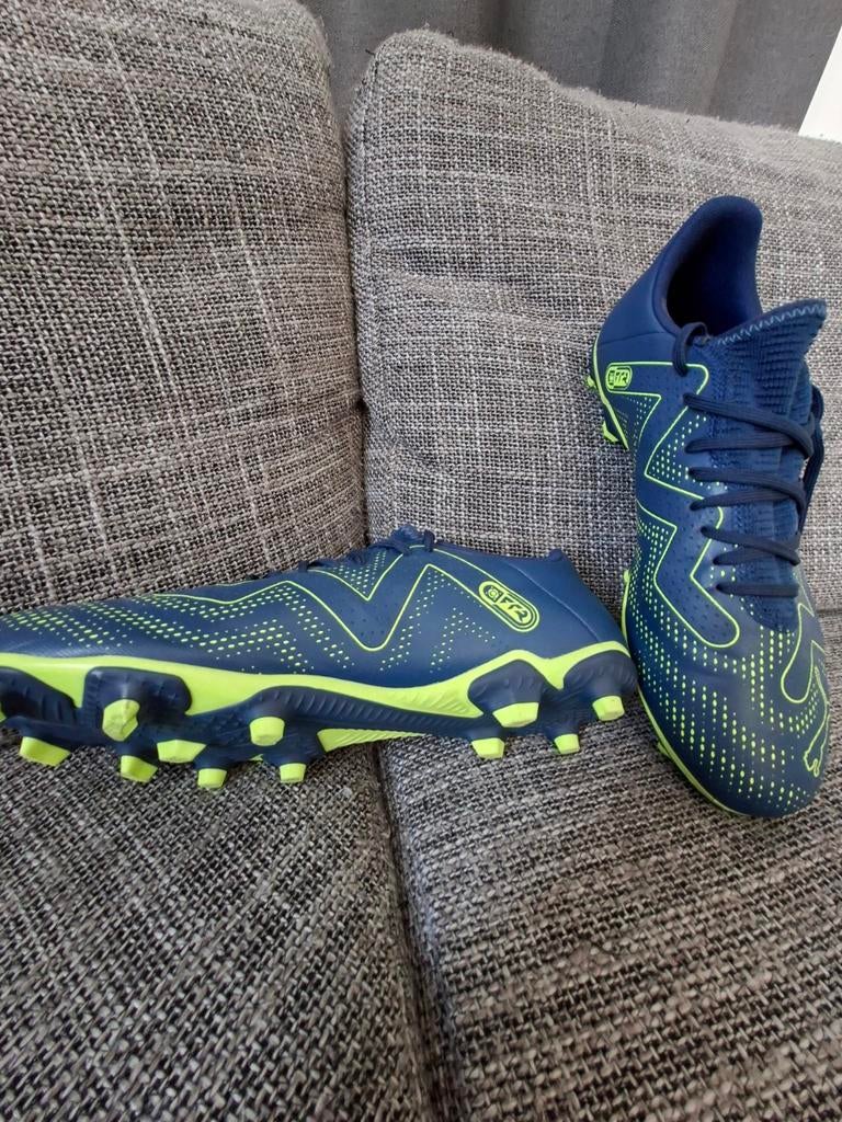 Nieuwe Puma kunstgrasschoenen - Maat 43/44, Sport en Fitness, Ophalen of Verzenden, Nieuw, Schoenen