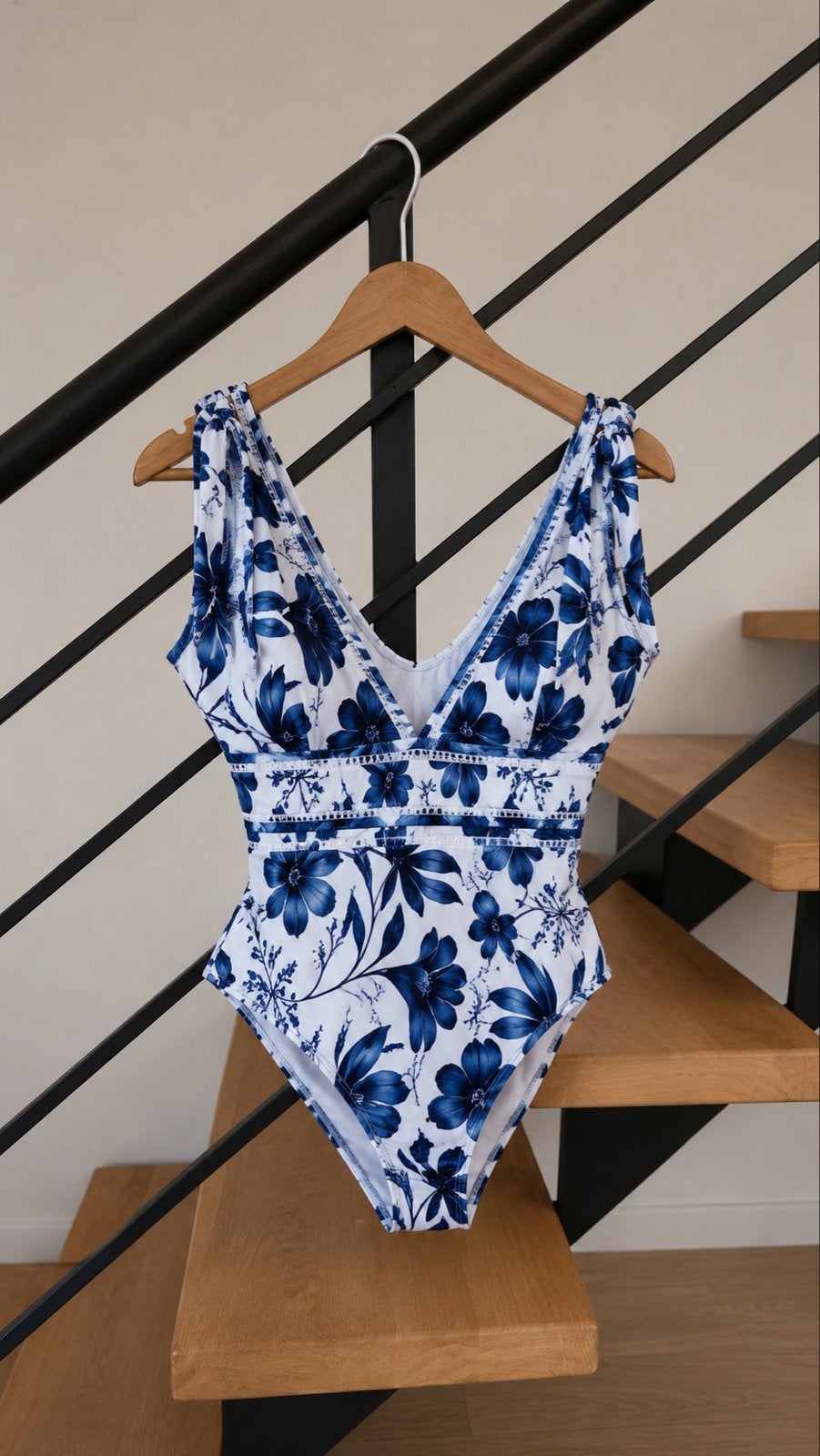 Nieuw Badpak met Blauw Bloemenpatroon, Kleding | Dames, Badmode en Zwemkleding, Ophalen of Verzenden, Nieuw, Blauw, Badpak