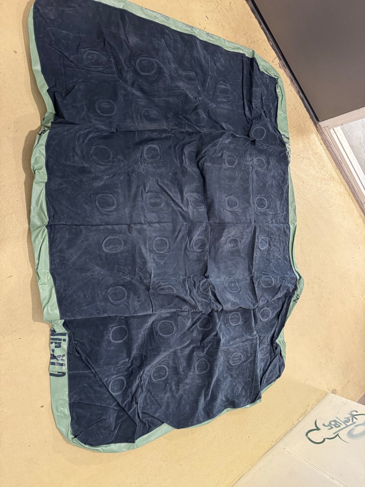 Comfortabel Tweepersoons Luchtbed - Ideaal voor Kamperen, Ophalen of Verzenden, Gebruikt, 2-persoons