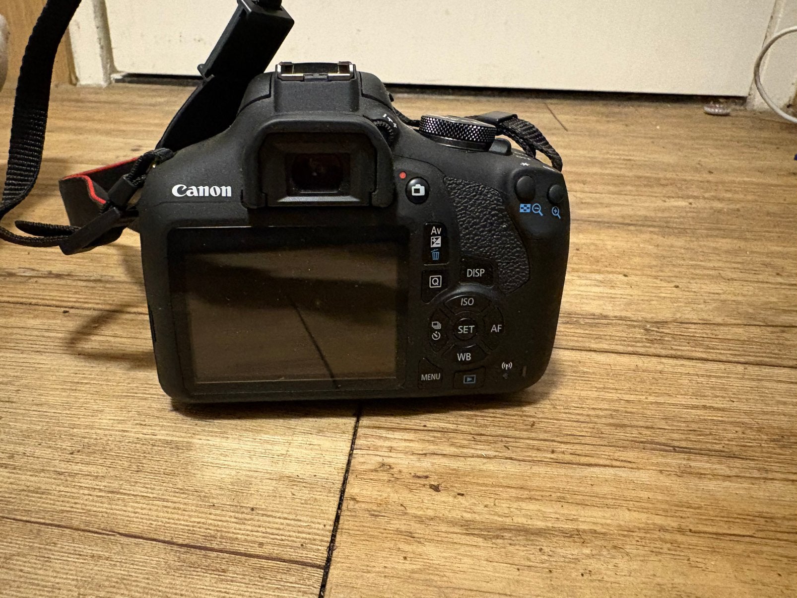 Canon eos 2000D