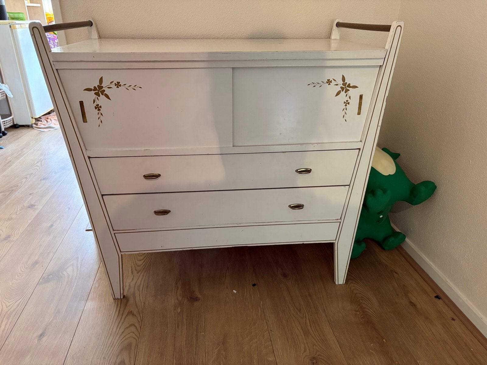 Foto 3 van Vintage Commode met Lades en Opbergruimte