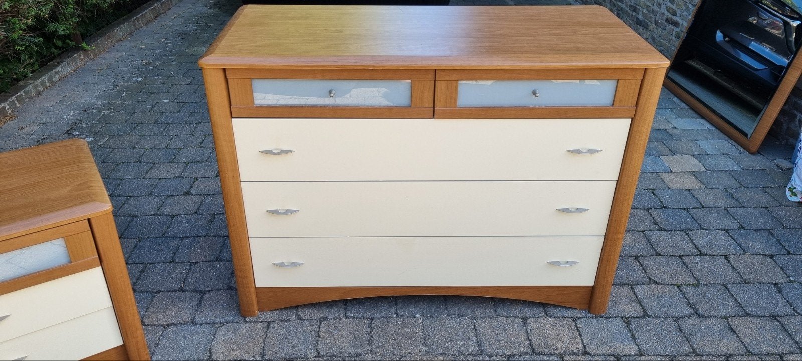 Ladenkast, 2 nachtkastjes en spiegel