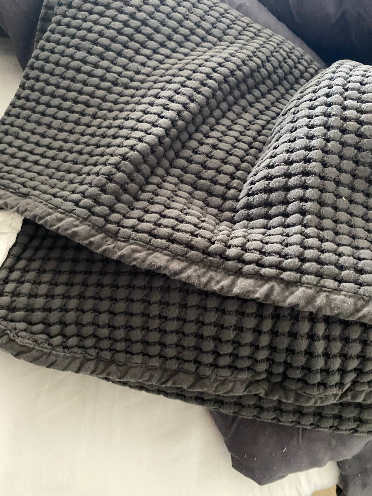 IKEA VARELD Sprei 150x250 cm - Donkergrijs, Huis en Inrichting, Slaapkamer | Beddengoed, Ophalen, Gebruikt, Grijs, Sprei