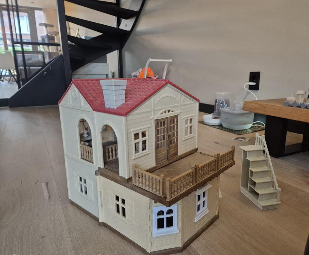 Sylvanian Families Huis met Meubels en Figuur, Ophalen of Verzenden, Zo goed als nieuw, Poppenhuis