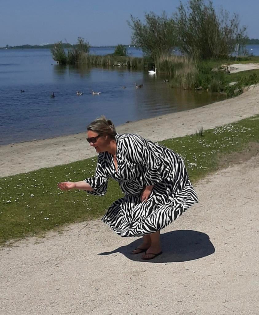 ZOMER26 maxi-jurk stroken V-hals zebraprint maat 4XL, Kleding | Dames, Jumpsuits, Ophalen of Verzenden, Zo goed als nieuw, Zwart