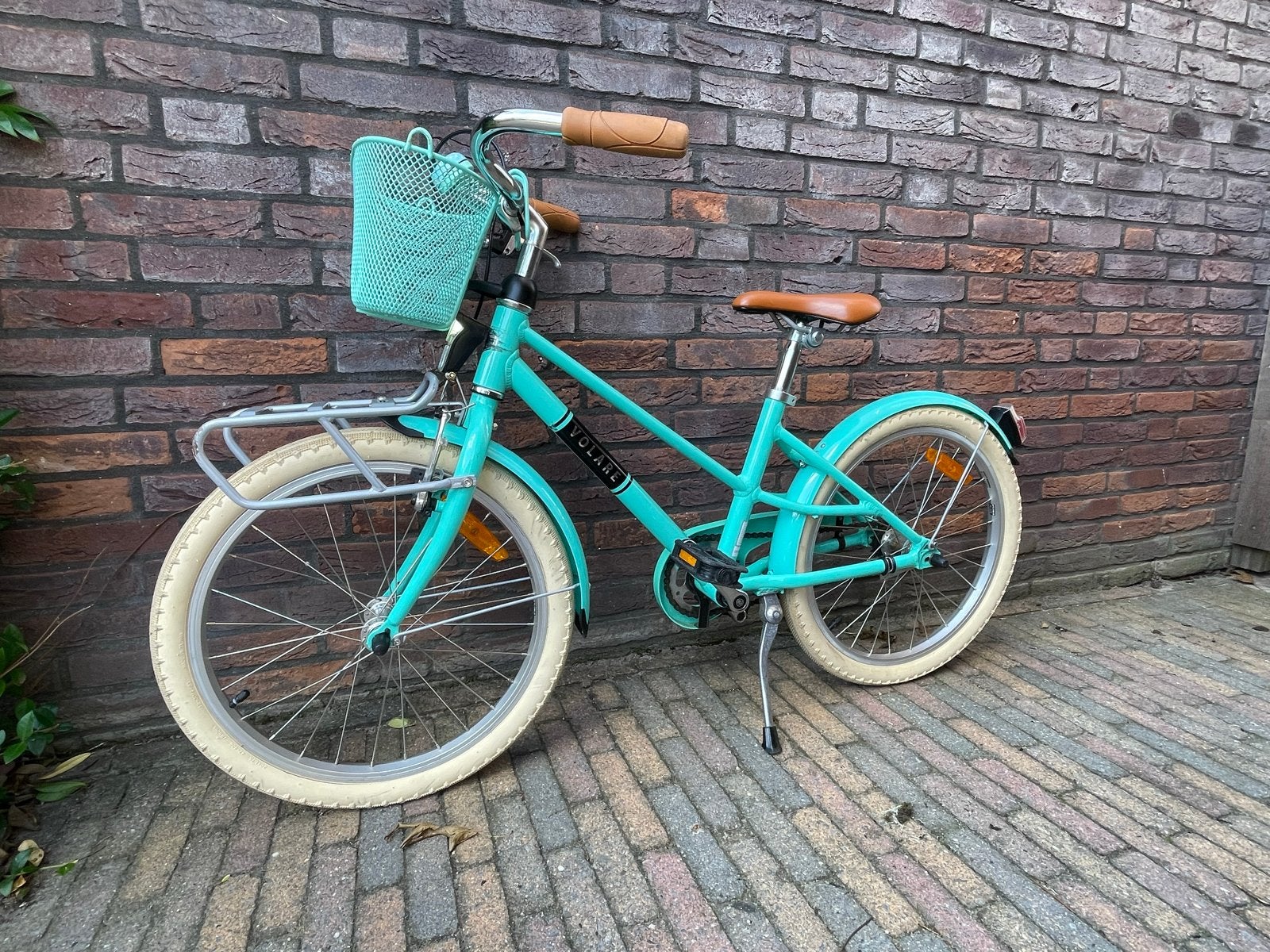 Volare kinderfiets 20 inch met mandje en fietsbel, Ophalen of Verzenden, Gebruikt, Velgrem, 20 inch of meer