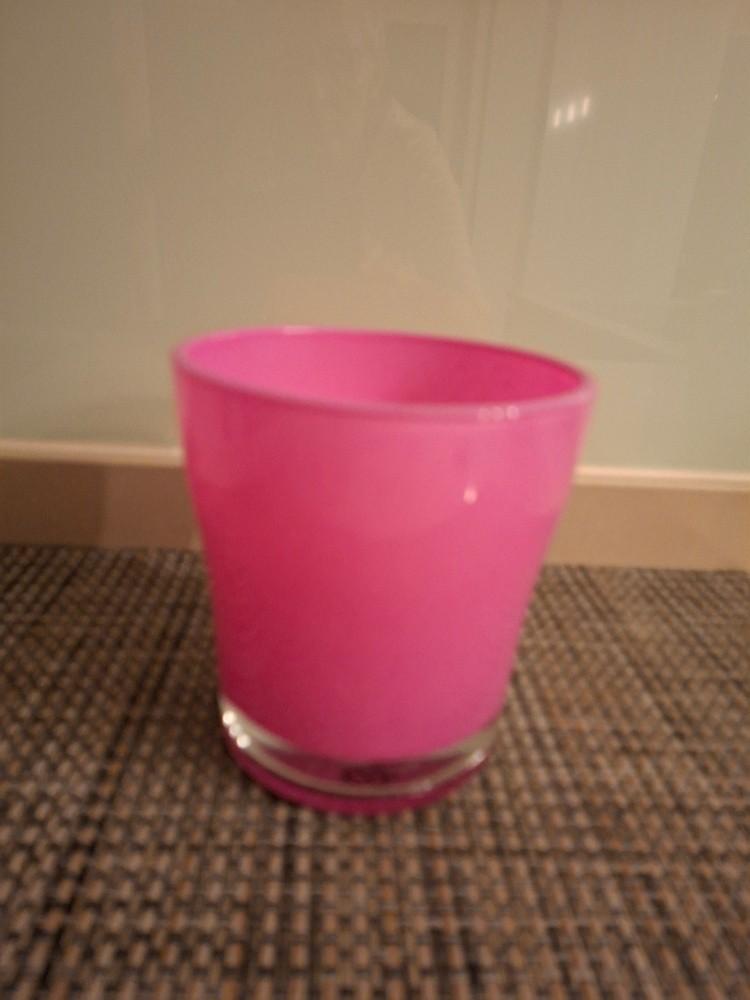 Rose bloempot met doorzichtige glazen bodem., Rond, Ophalen of Verzenden, Aardewerk, Minder dan 40 cm