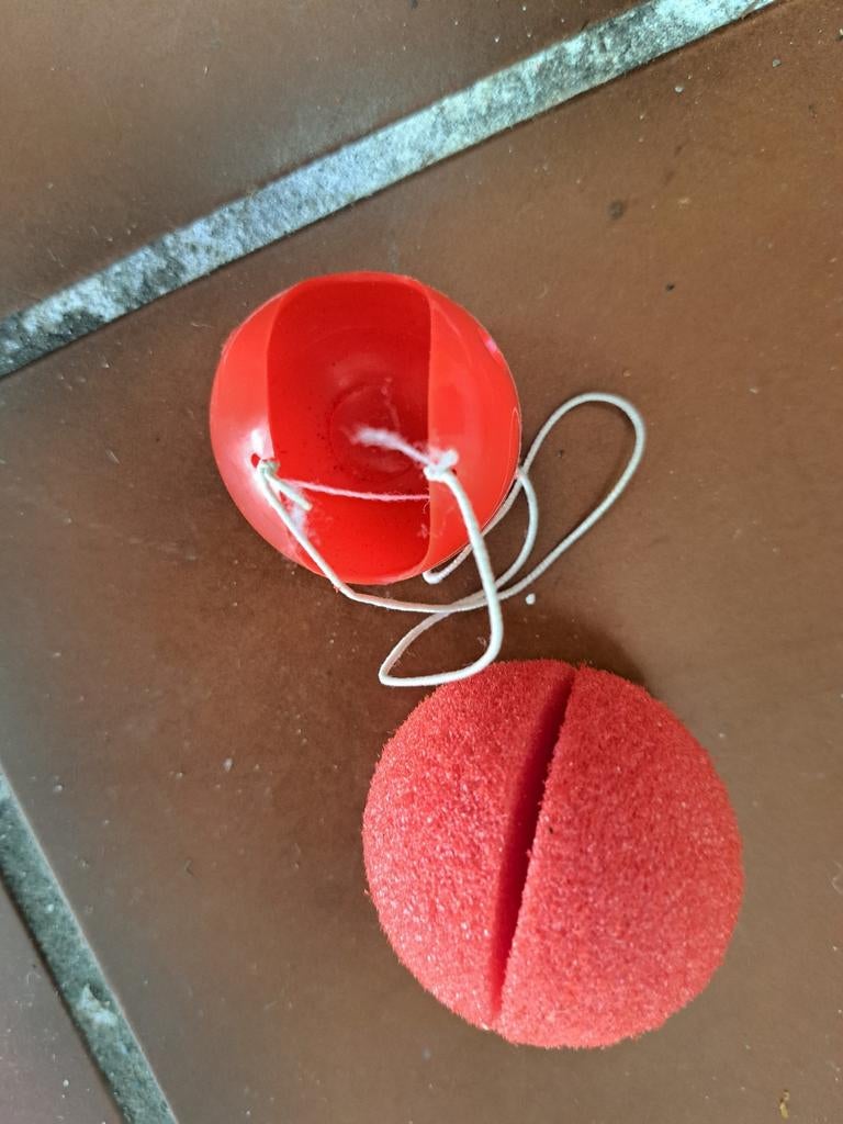 Clownsneuzen set: 1 plastic en 18 schuimneuzen, Ophalen of Verzenden, Gebruikt, Feestartikel, Verjaardag