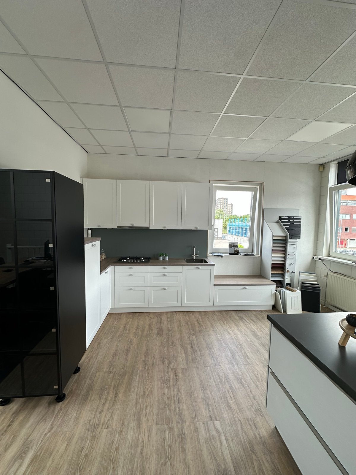 Moderne witte hoekkeuken met apparatuur, Gebruikt, Wit, Hoekkeuken, Ophalen of Verzenden