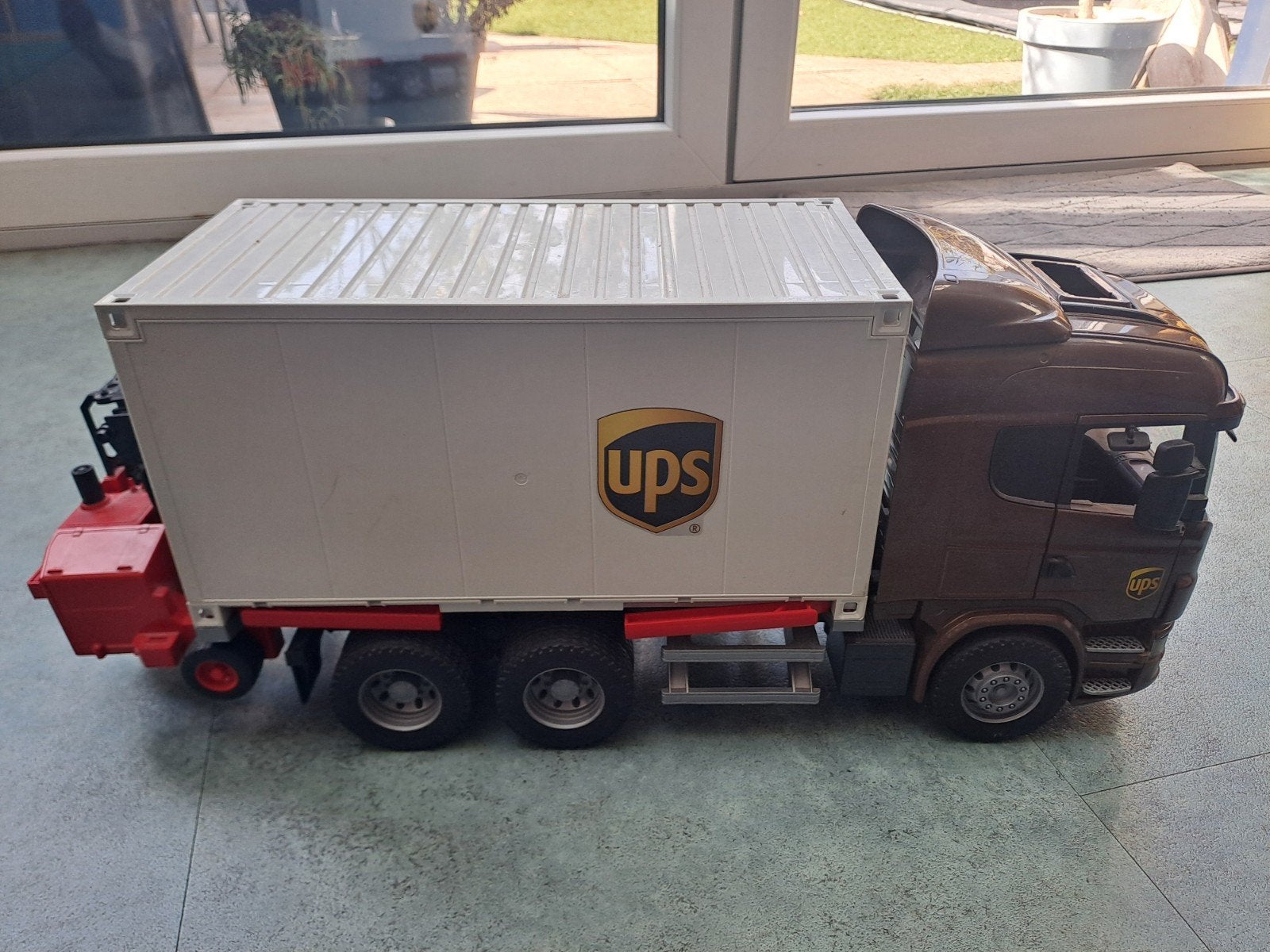 Bruder UPS Container Vrachtwagen met Kooiaap, Ophalen, Gebruikt