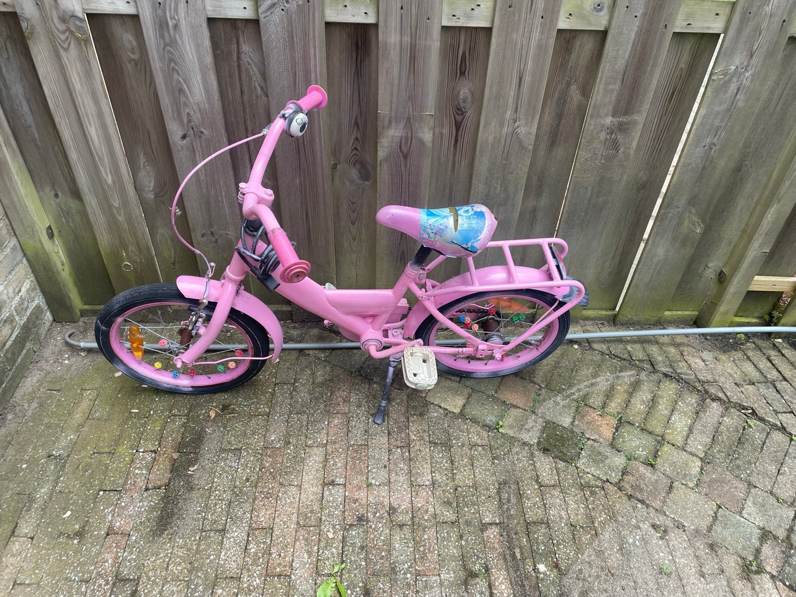 Roze kinderfiets met Frozen zadel - Gebruikt - GRATIS, Ophalen, Gebruikt, Velgrem, 16 tot 20 inch