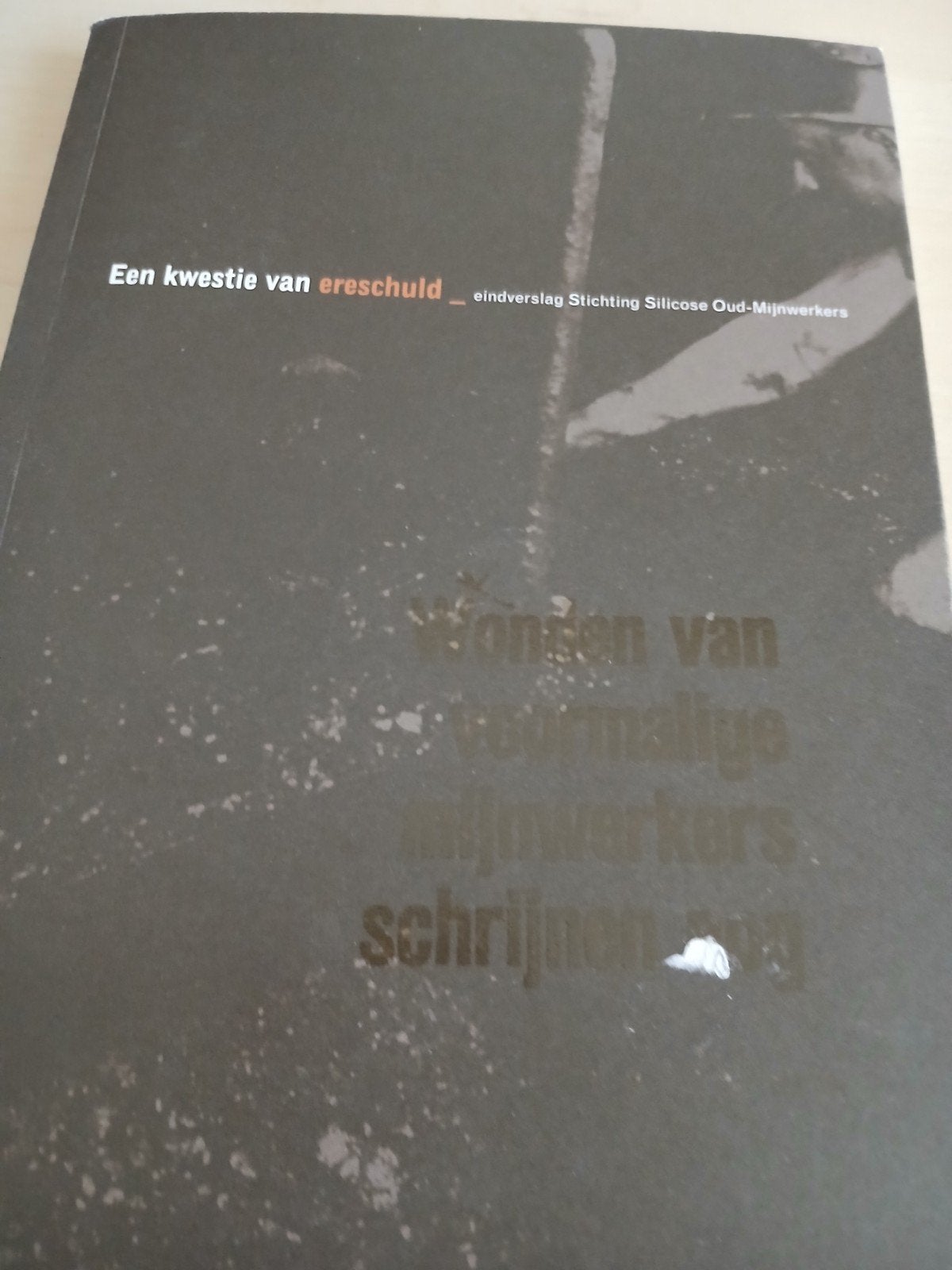 Een kwestie van ereschuld stichting silicose oud mijnwerkers, Boeken, Ophalen of Verzenden
