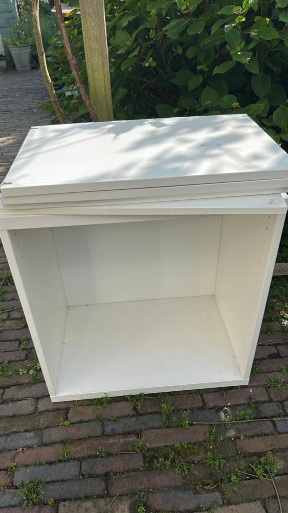 GRATIS: besta kastjes ikea, Huis en Inrichting, Kasten | Wandmeubels, Ophalen, Zo goed als nieuw, Minder dan 150 cm, Minder dan 100 cm