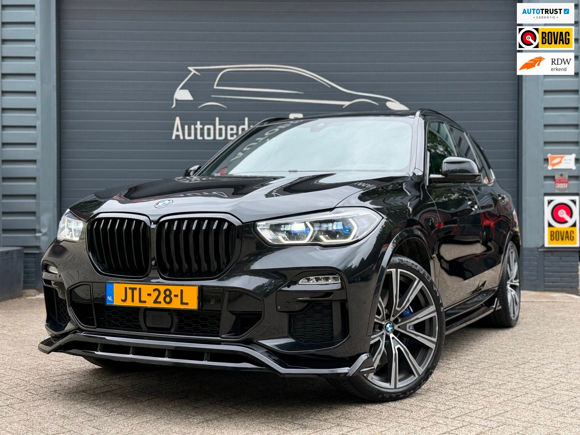 BMW X5 M50i High Executive | B&W| Pano | Laser | M-stoelen, Automaat, Gebruikt, Met garantie (alle), 4395 cc