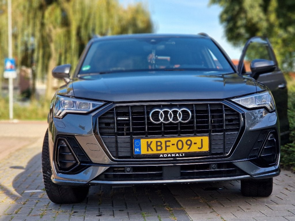 Audi Q3 40 Tfsi 190pk S Tronic Quattro S Line Grijs, Auto's, Automaat, 1984 cc, Leder en Stof, 11 km/l