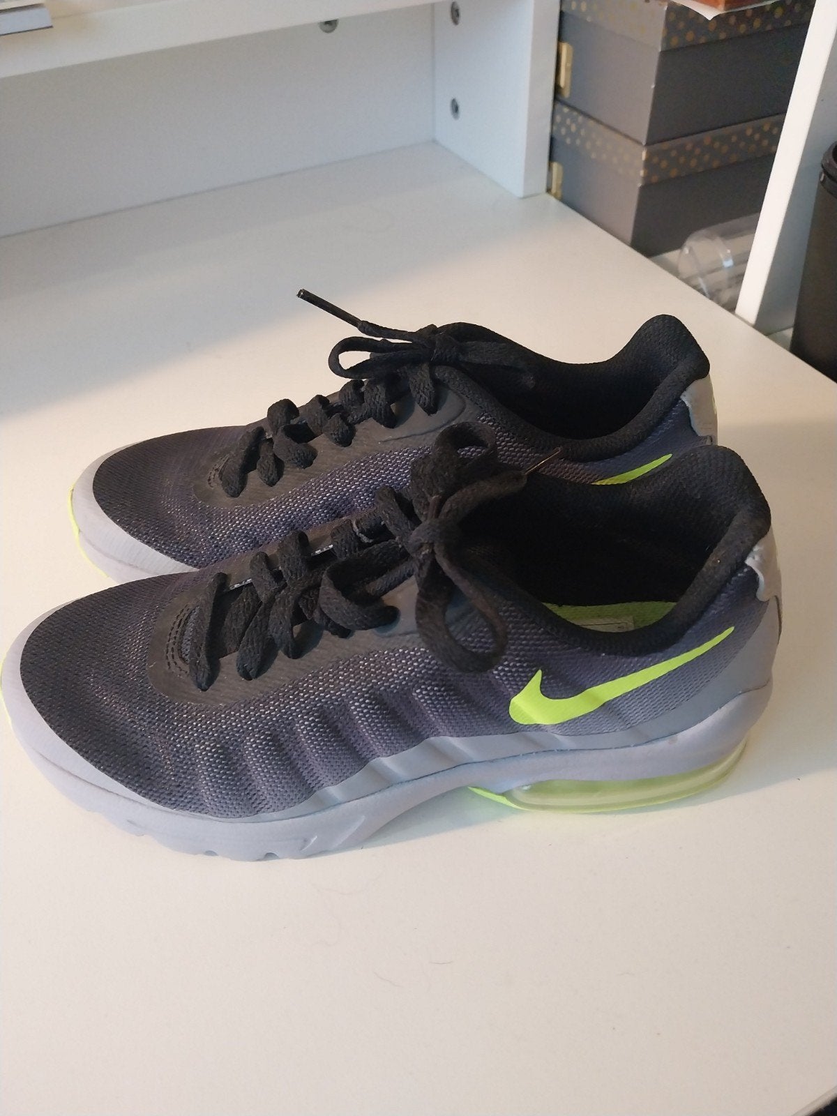 nike air max invigor maat 38, Sport en Fitness, Ophalen, Zo goed als nieuw, Hardloopschoenen, Nike