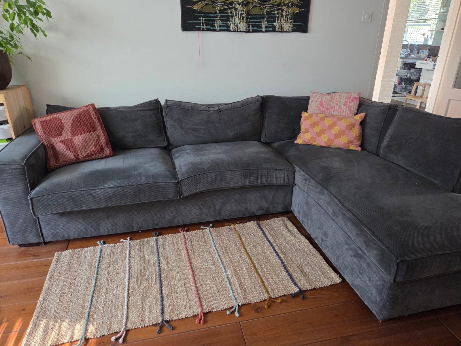 Grote comfortabele hoekbank van ribstof, WOOOD, Huis en Inrichting, Banken | Bankstellen, Gebruikt, 100 tot 125 cm, Hoekbank, 300 cm of meer