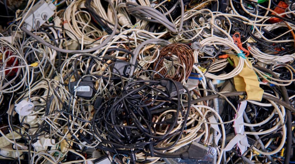 Gezocht Oude kabels en electronica, Verzenden, Kabel of Snoer