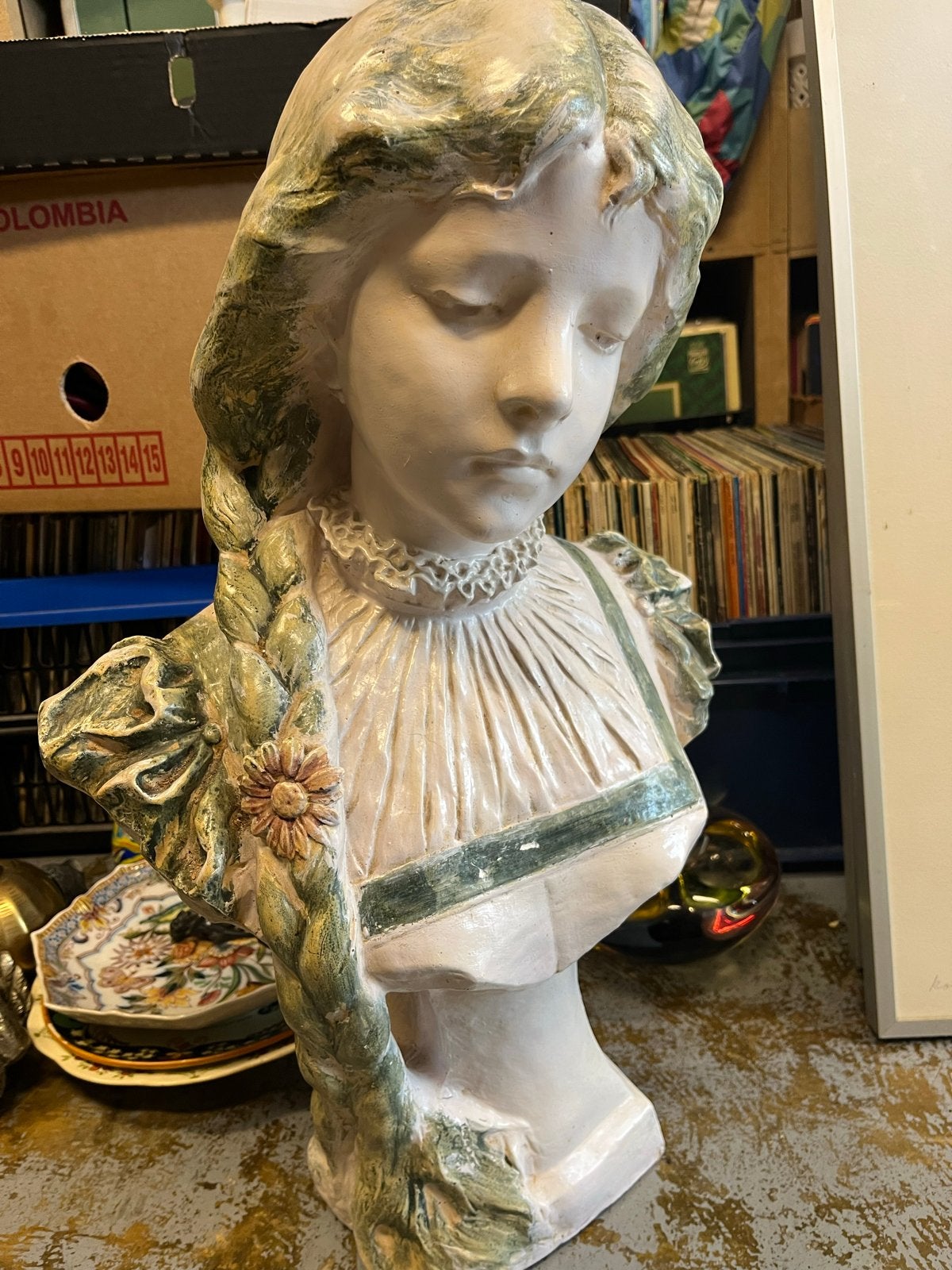 Antieke Buste van Vrouw met Bloemen in Haar, Antiek en Kunst, Kunst | Beelden en Houtsnijwerken, Ophalen, Gips, Buste, 20 - 50 cm