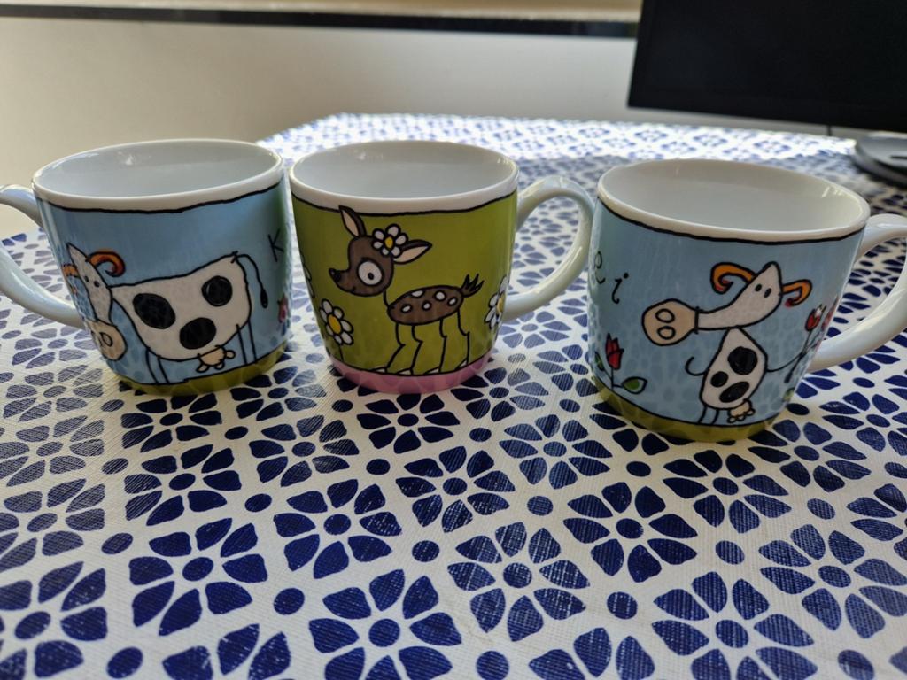 3 mokken met 2 maal koe en 1 keer hertje van Douwe Egberts, Huis en Inrichting, Keuken | Servies, Ophalen of Verzenden, Zo goed als nieuw