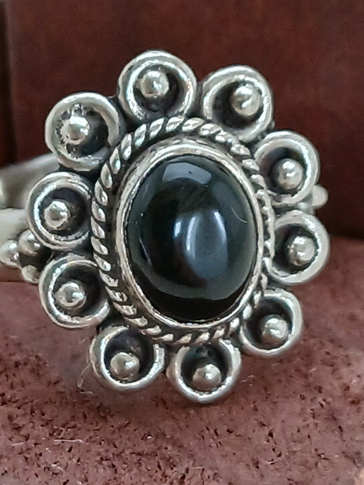 Zilveren Ring met Zwarte Onyx en Bloemmotief - Maat 17.6, Ophalen of Verzenden