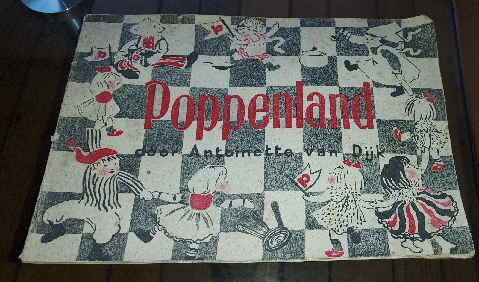 Vintage Kinderboek 'Poppenland' (1947) – Antoinette van Dijk, Ophalen of Verzenden, Gelezen