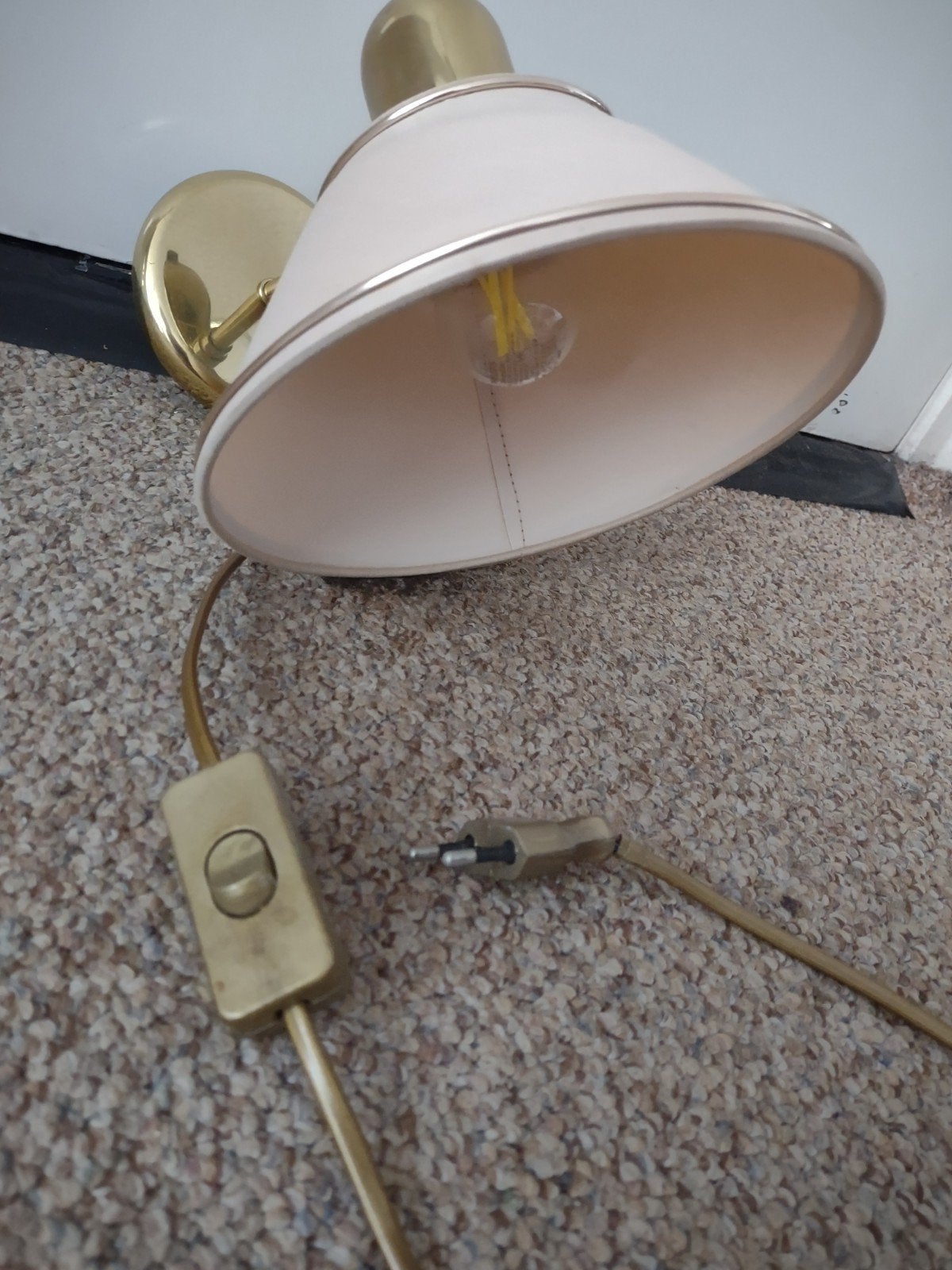 Muurlamp, Ophalen