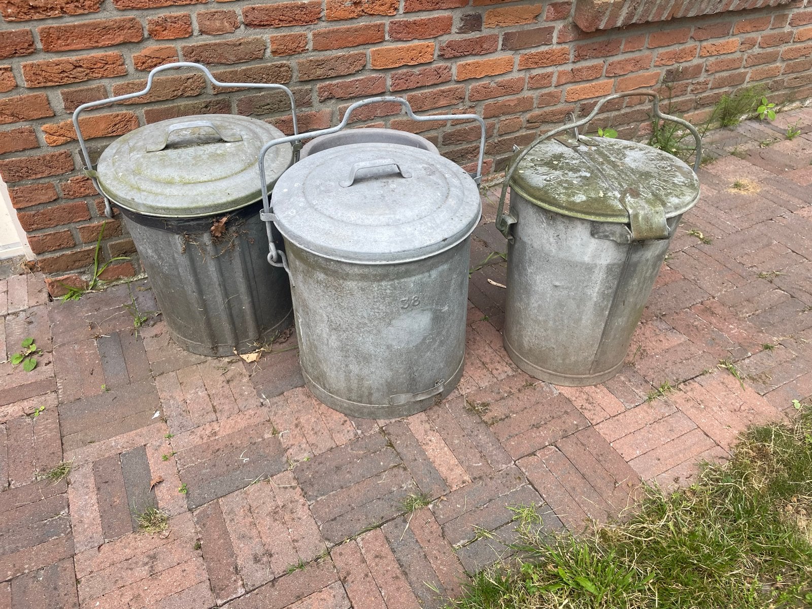 Vintage zinken vuilnisbakken, Ophalen