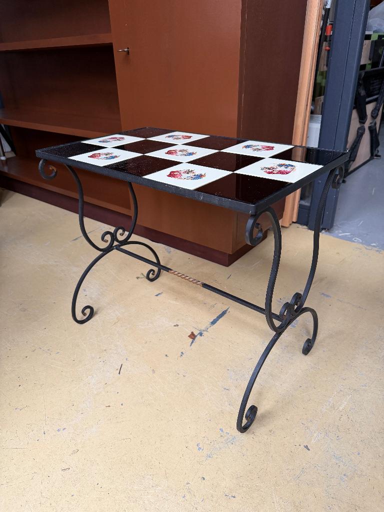 Brocante, antiek, vintage plantentafeltje, bijzettafel