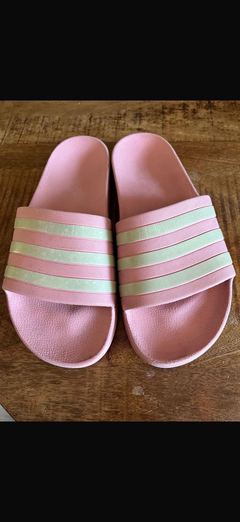 Adidas slippers, Ophalen of Verzenden, Gedragen, Slippers