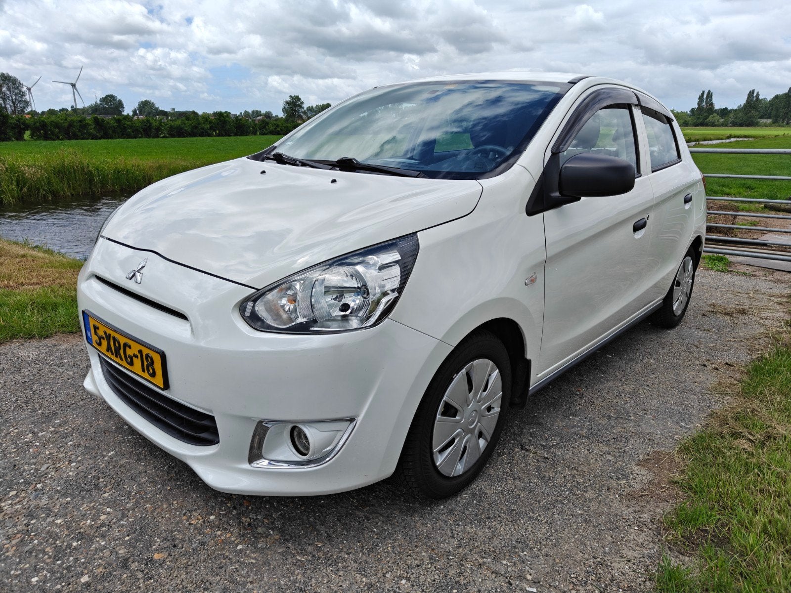 Mitsubishi Space Star 1.0 2014 airco, Voorwielaandrijving, Stof, Zwart, Wit