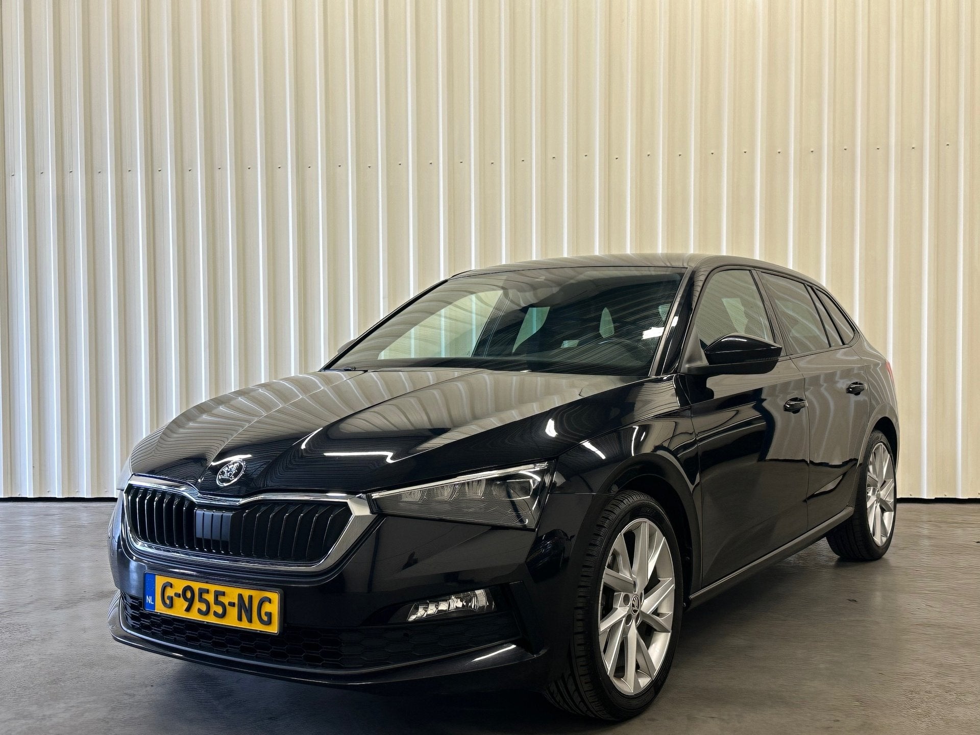 Skoda Scala 1.5 TSI Sport Business Automaat 150pk, 4 cilinders, 150 pk, 620 kg, Zwart