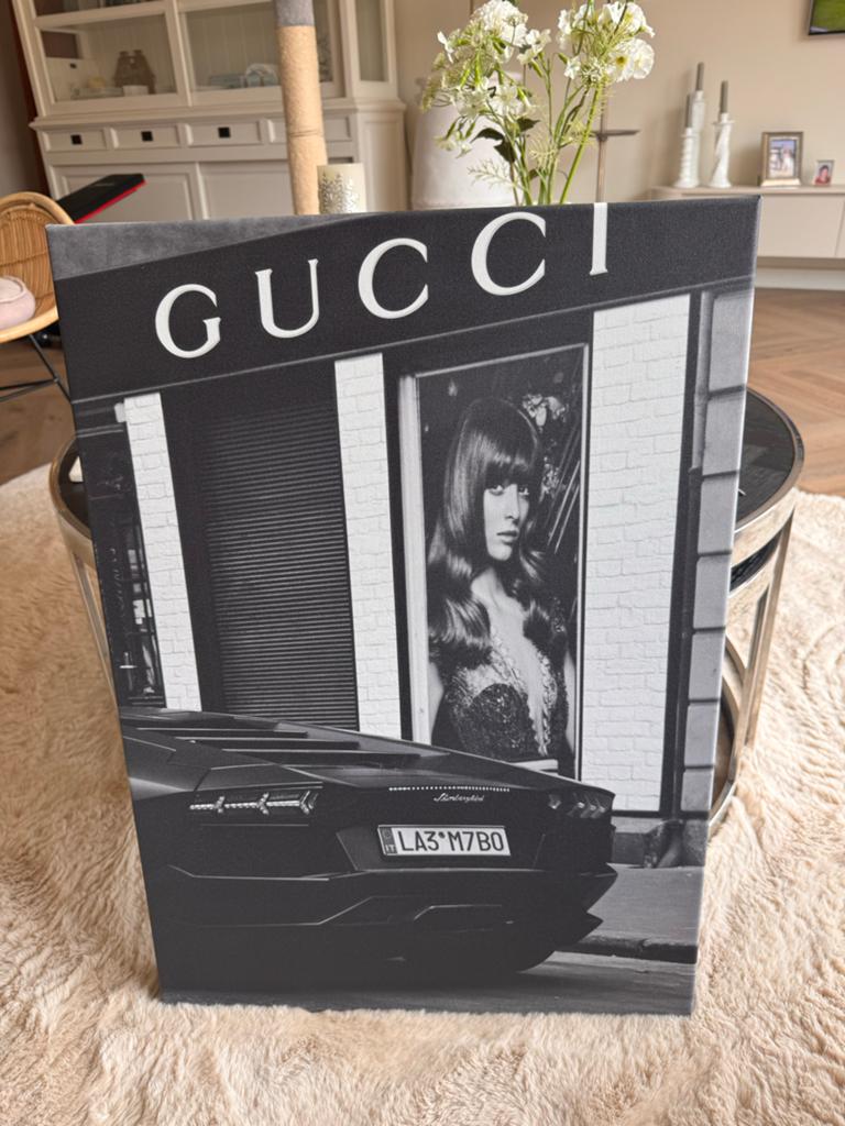 Gucci Canvas Schilderij - Lamborghini & Vrouw, Huis en Inrichting, Ophalen of Verzenden, Zo goed als nieuw, Schilderij, 50 tot 75 cm