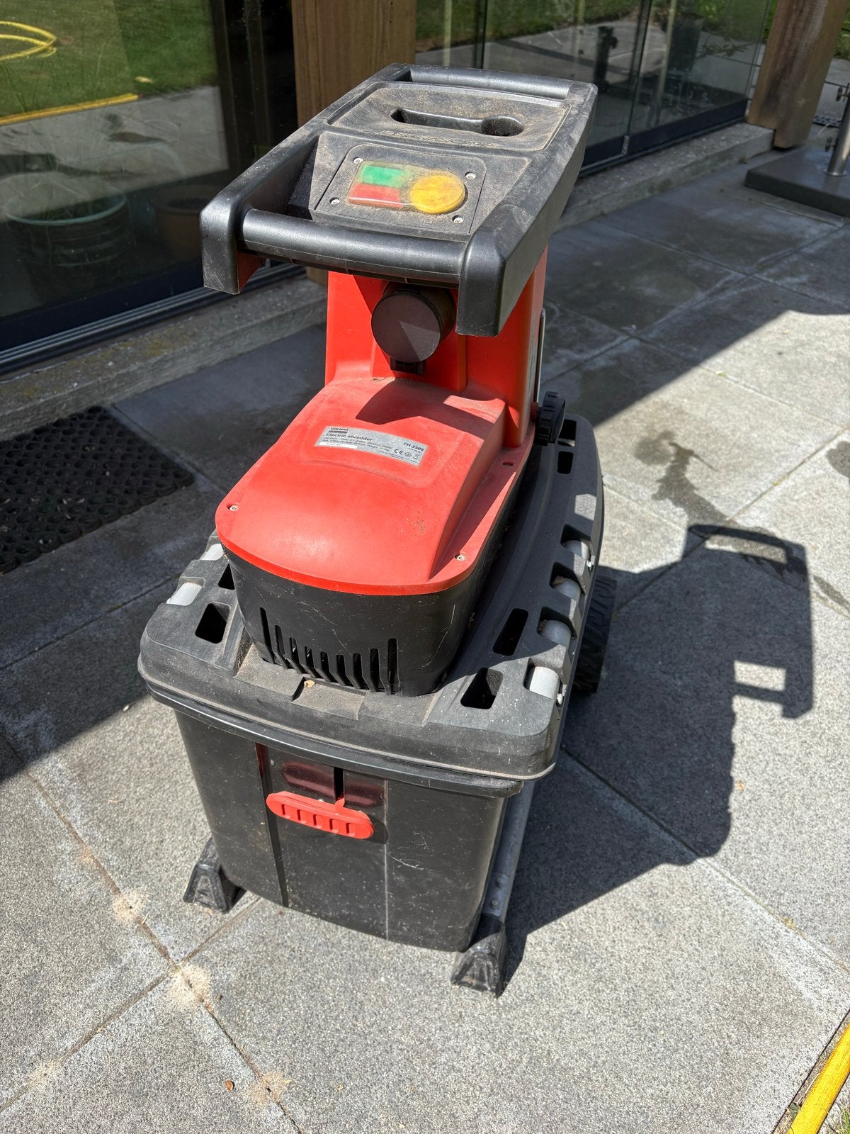Dolmar FH-2500 Elektrische Hakselaar - Krachtig en Efficiënt, Ophalen, Gebruikt, Elektrisch, Met opvangbak