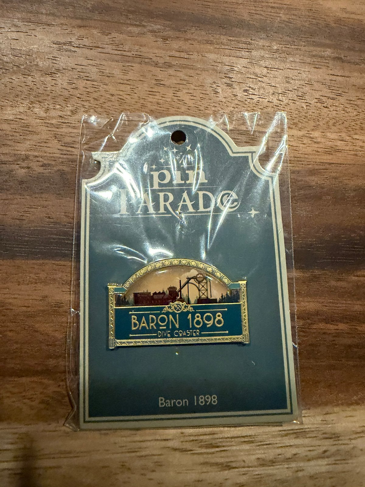 Efteling pin Baron 1898 op kaartje, Verzamelen, Efteling, Ophalen of Verzenden, Zo goed als nieuw, Button of Speldje
