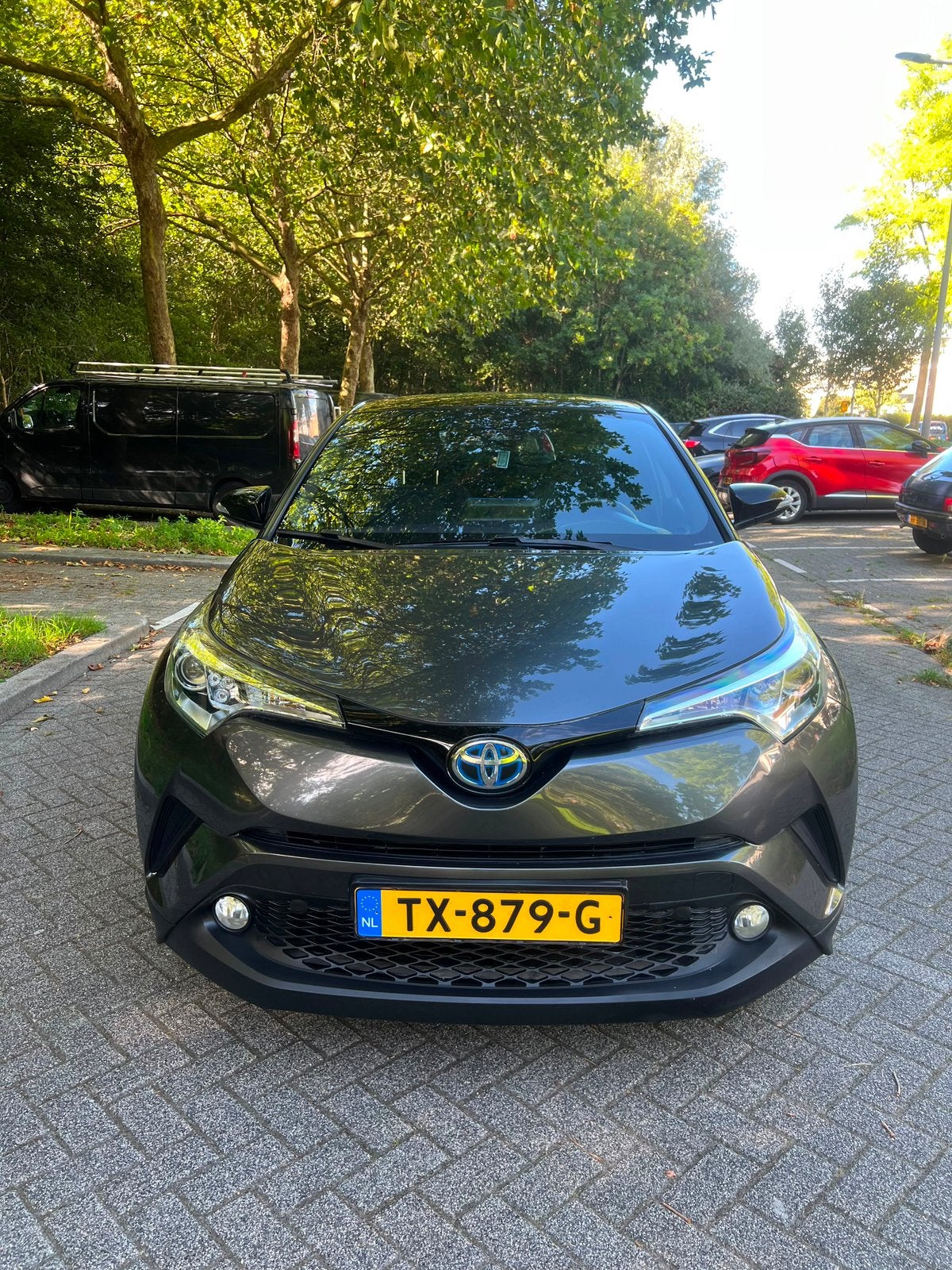 Toyota C-HR 1.8 Hybrid 122pk CVT 2018 Grijs, 725 kg, 4 cilinders, 98 pk, 75 €/maand