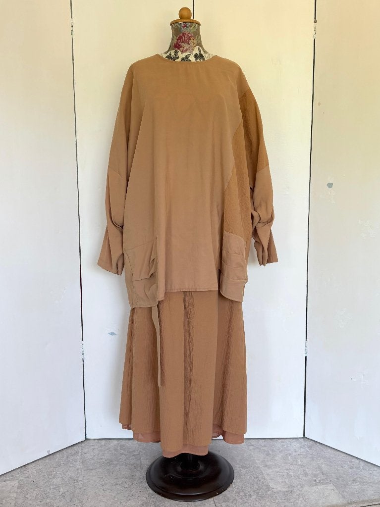 MAQ design asymmetrisch damespak., Kleding | Dames, Overige typen, Bruin, Verzenden, Nieuw