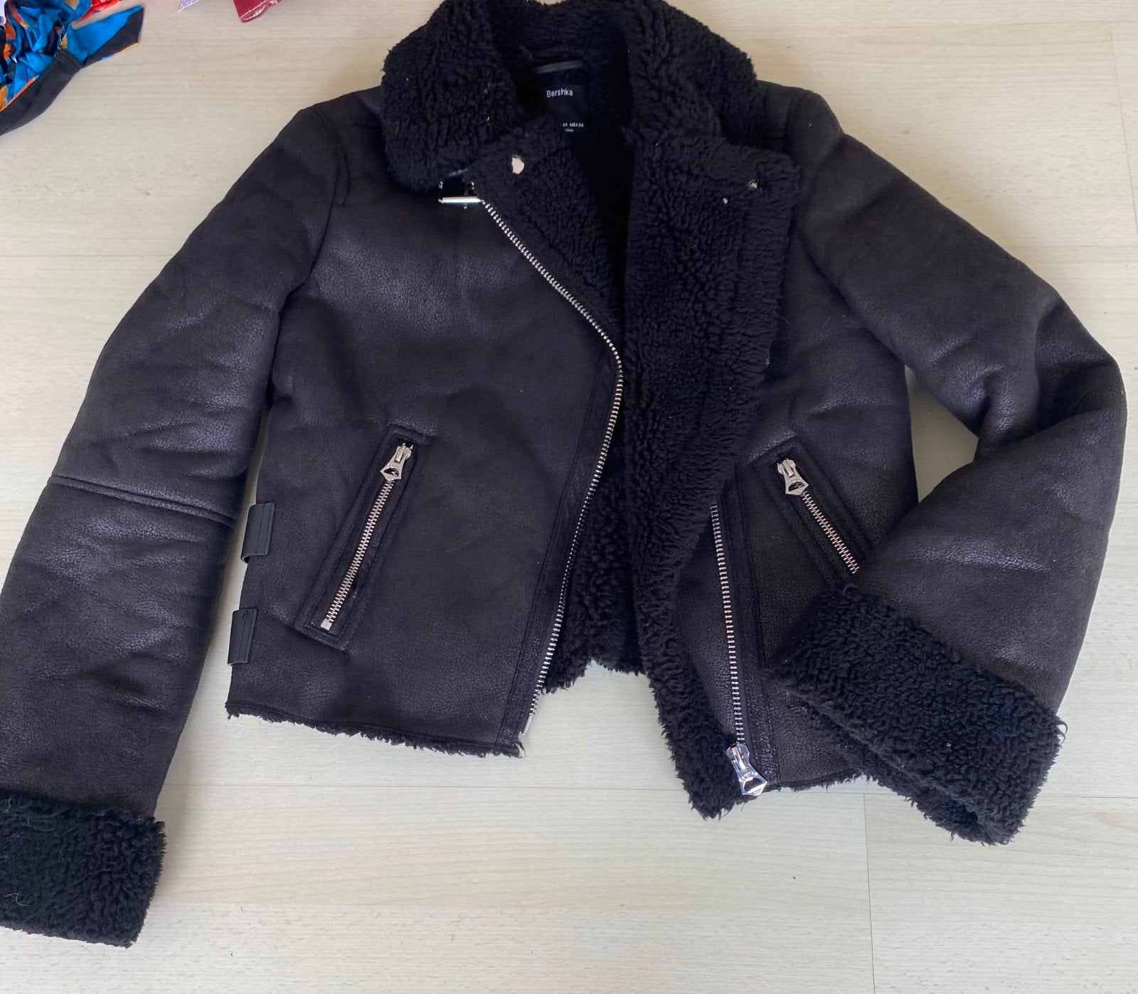 Bershka bikerjack met teddy voering, maat XS, Kleding | Dames, Jassen | Winter, Zwart, Zo goed als nieuw, Maat 34 (XS) of kleiner
