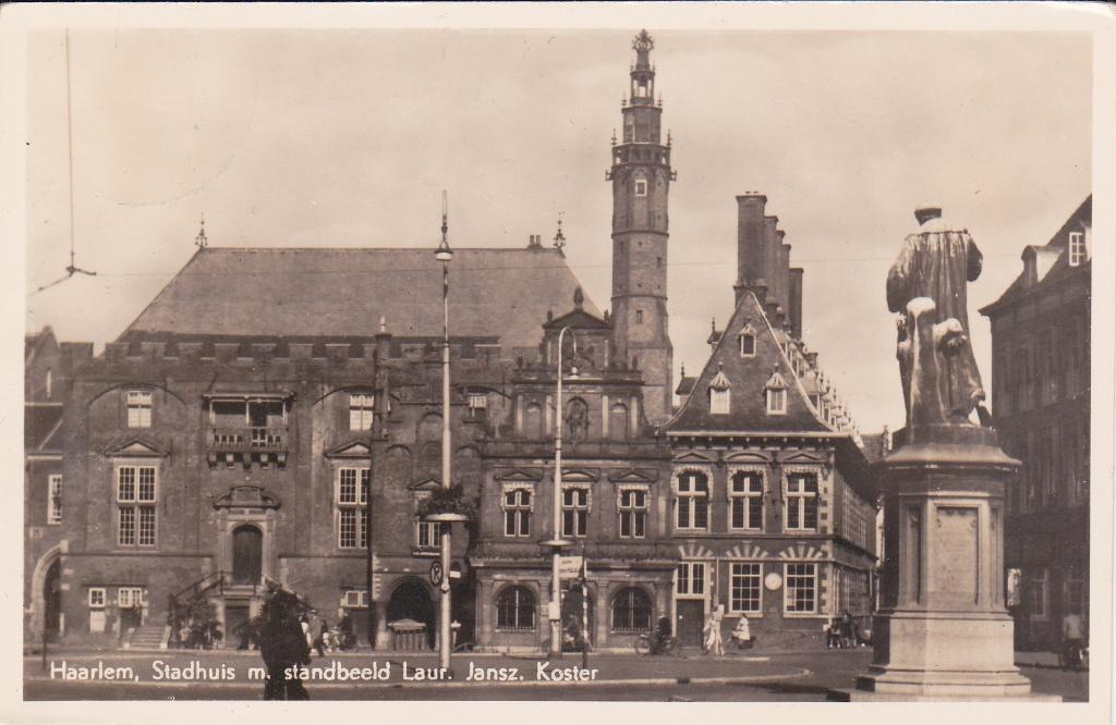 00956 Haarlem - Stadhuis m. standbeeld L.J. Koster, Verzenden, 1940 tot 1960, Gelopen, Noord-Holland