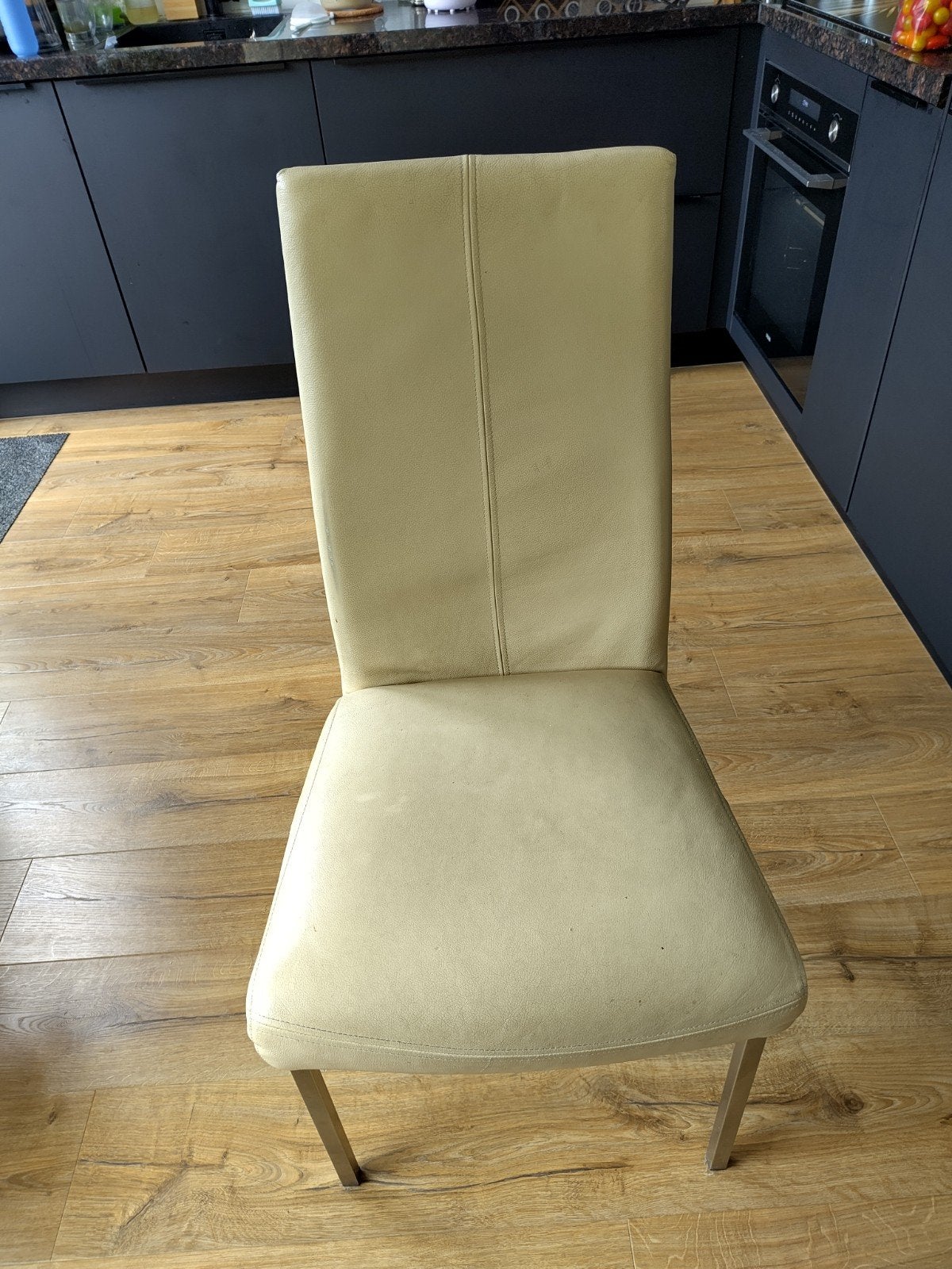 4 stoelen gratis af te halen (2 beige, 2 bruin), Huis en Inrichting, Stoelen, Ophalen, Gebruikt, Overige kleuren, Vier
