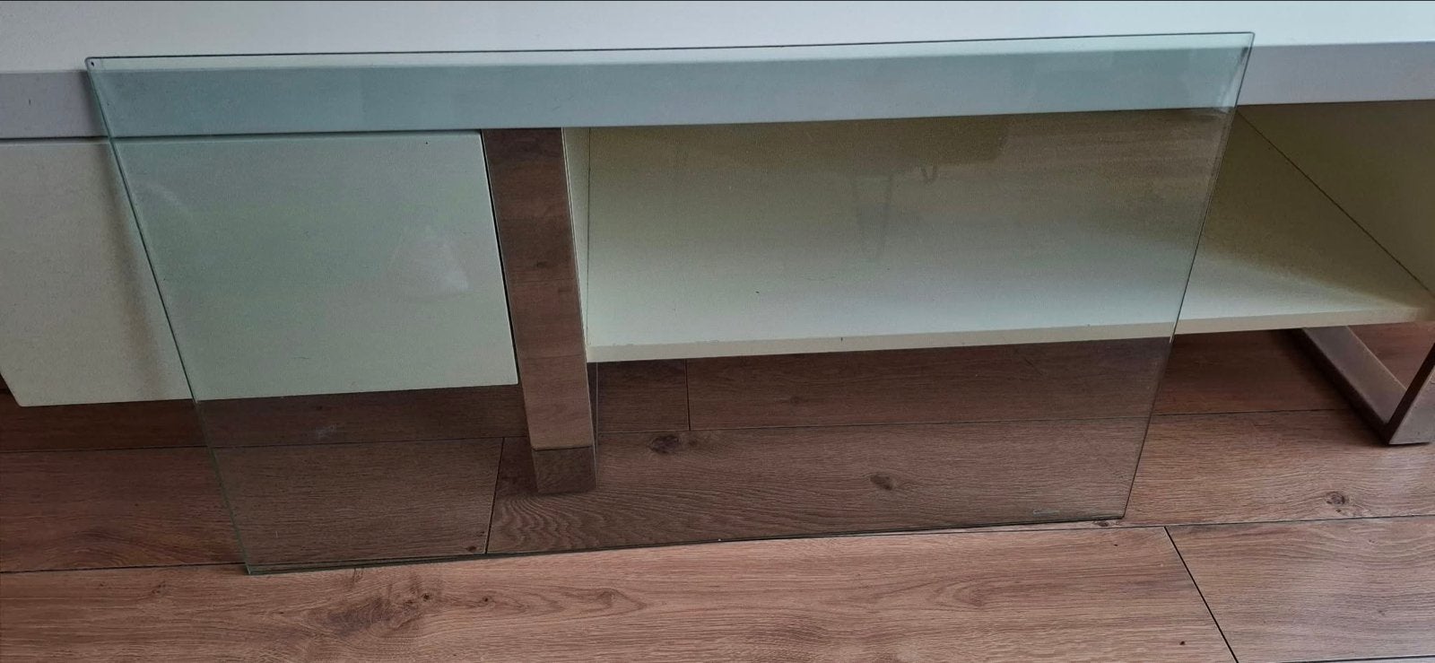 Moderne TV-meubel met lades en glazen paneel, Huis en Inrichting, Ophalen, Gebruikt, 150 tot 200 cm, Glas