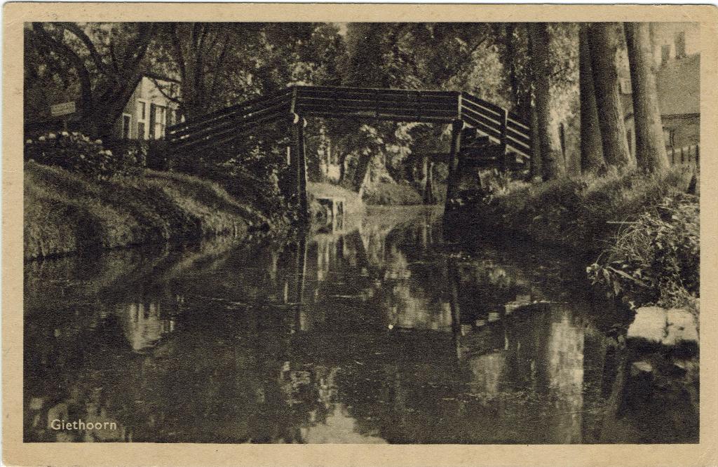 Giethoorn – Brug over watertje. Gelopen Katwoude 194x, Ophalen of Verzenden, 1940 tot 1960, Gelopen, Overijssel