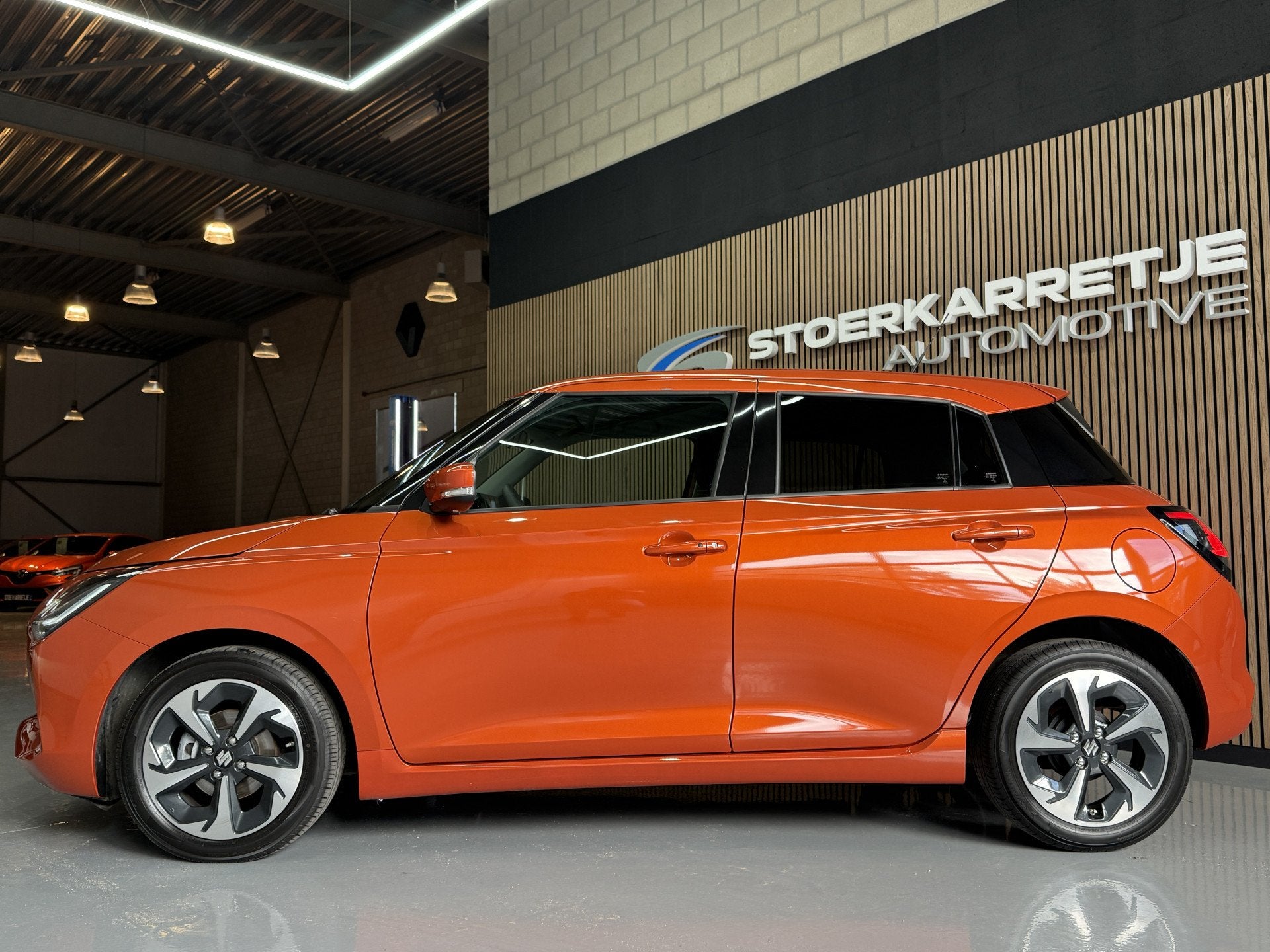 Suzuki Swift 1.2 Comfort + Hyb | Aut | Navi | 16" | Carplay, Auto's, Gebruikt, Zwart, 400 kg, Swift