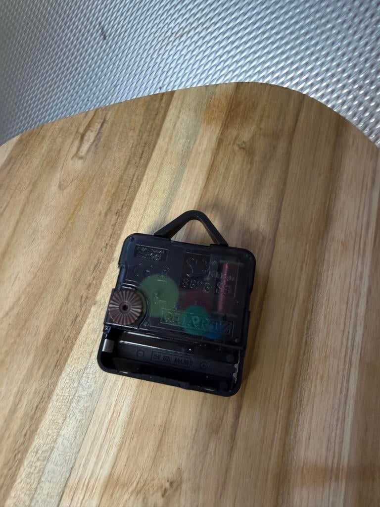 Massief Teakhouten Wandklok - Stil Uurwerk - Handgemaakt, Ophalen of Verzenden, Nieuw, Analoog, Wandklok