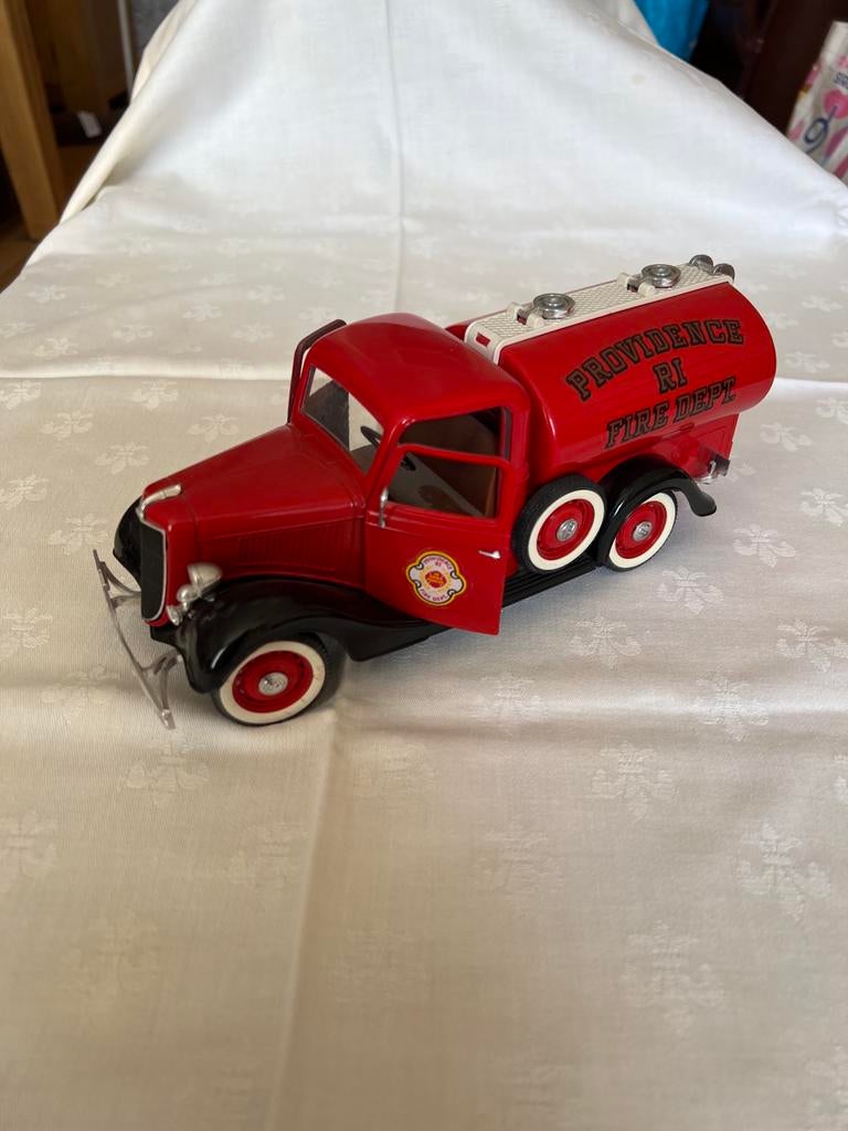 Schaalmodel Ford V8-1936 Tankwagen Rood, Ophalen of Verzenden, Zo goed als nieuw, Overige merken