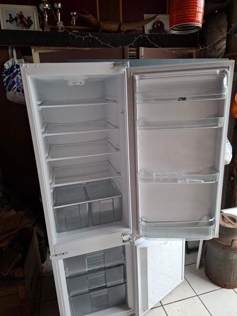 Inbouw koelvriescombi Etna met defect 177x54x48, Witgoed en Apparatuur, Koelkasten en IJskasten, 200 liter of meer, Ophalen, Met aparte vriezer