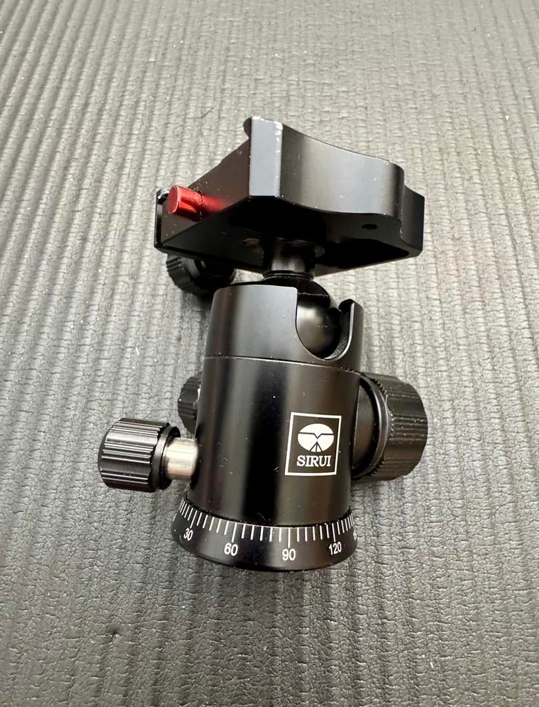 Sirui balhoofd met mounting plate, Audio, Tv en Foto, Fotografie | Statieven en Balhoofden, Ophalen of Verzenden, Zo goed als nieuw