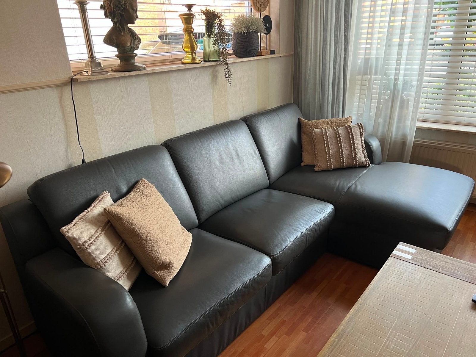Grijze leren hoekbank met chaise longue, Ophalen, 250 tot 300 cm, Gebruikt, Hoekbank